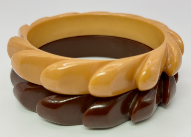 BB122 brown and yellow 9/16" pinwheel bakelite bangles